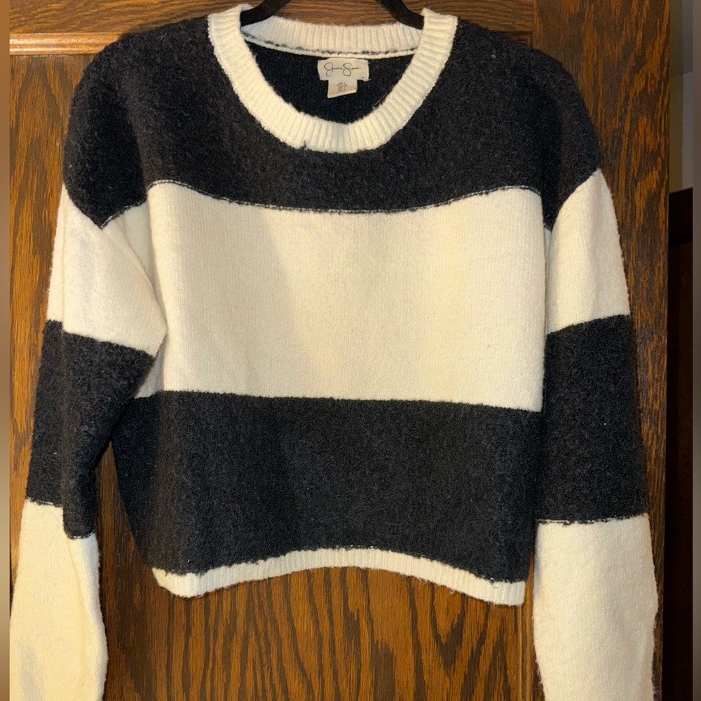 Jessica Simpson Navy and Cream short sweater